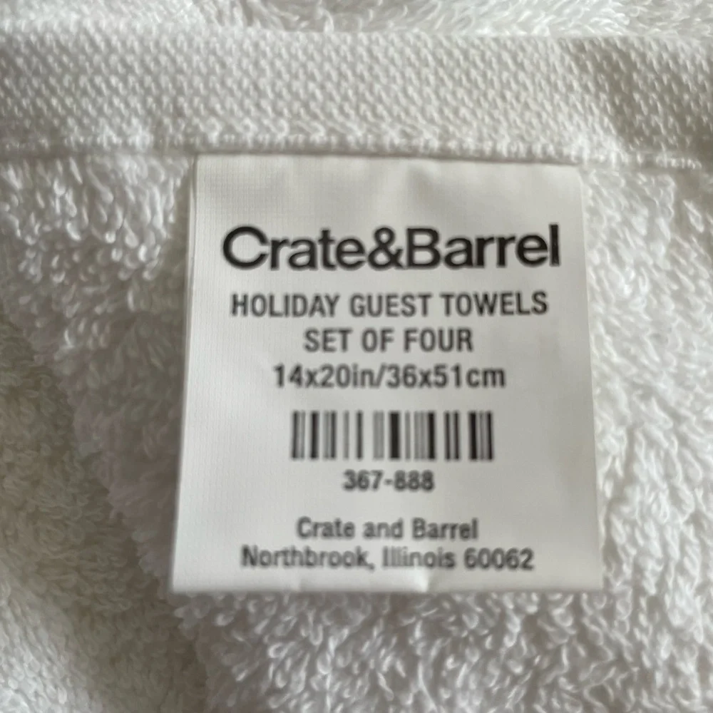 NWT Set of Four Holiday Hand Towels